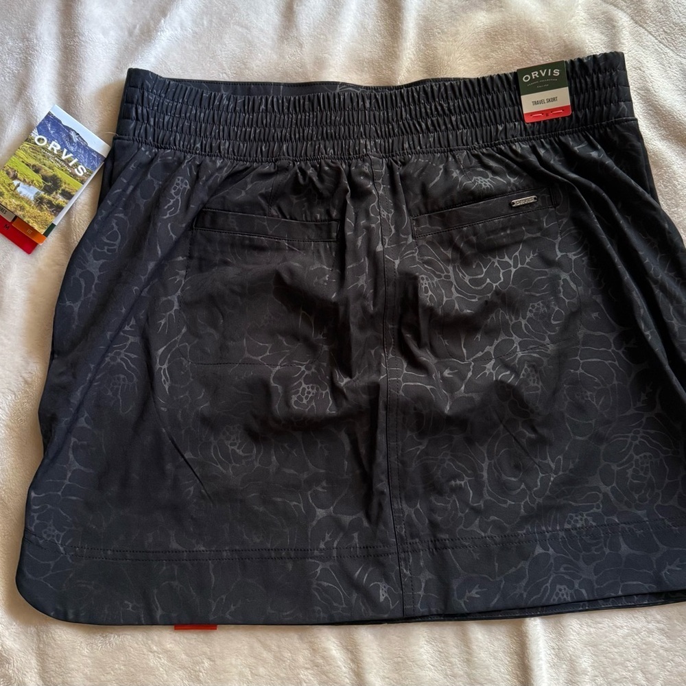 NWT—Orvis Women’s Black Embossed Floral Athletic Skort - Size Medium - Picture 3 of 4
